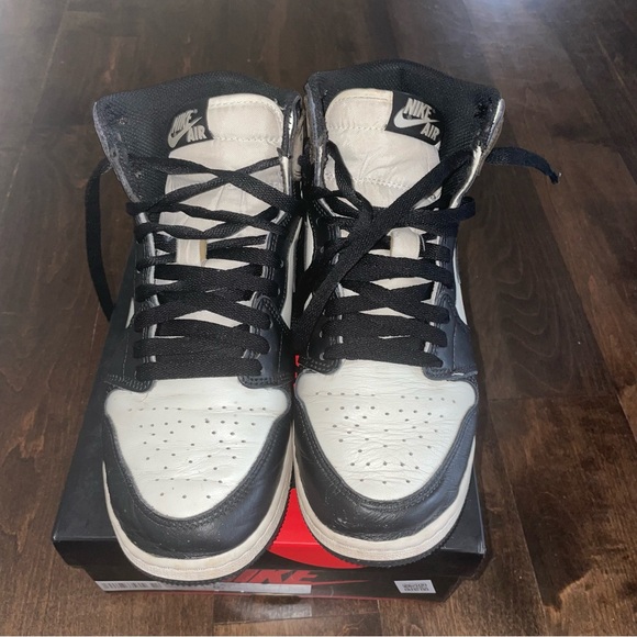 Jordan 1s (retro high) in dark mocha size 6Y/W8 - Picture 3 of 5